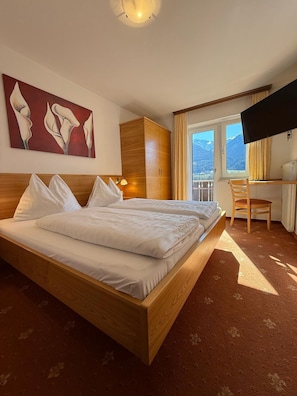 Comfort Double Room, Balcony, Mountain View | Desk, free WiFi - Pension Plattenhof  (Telfs)