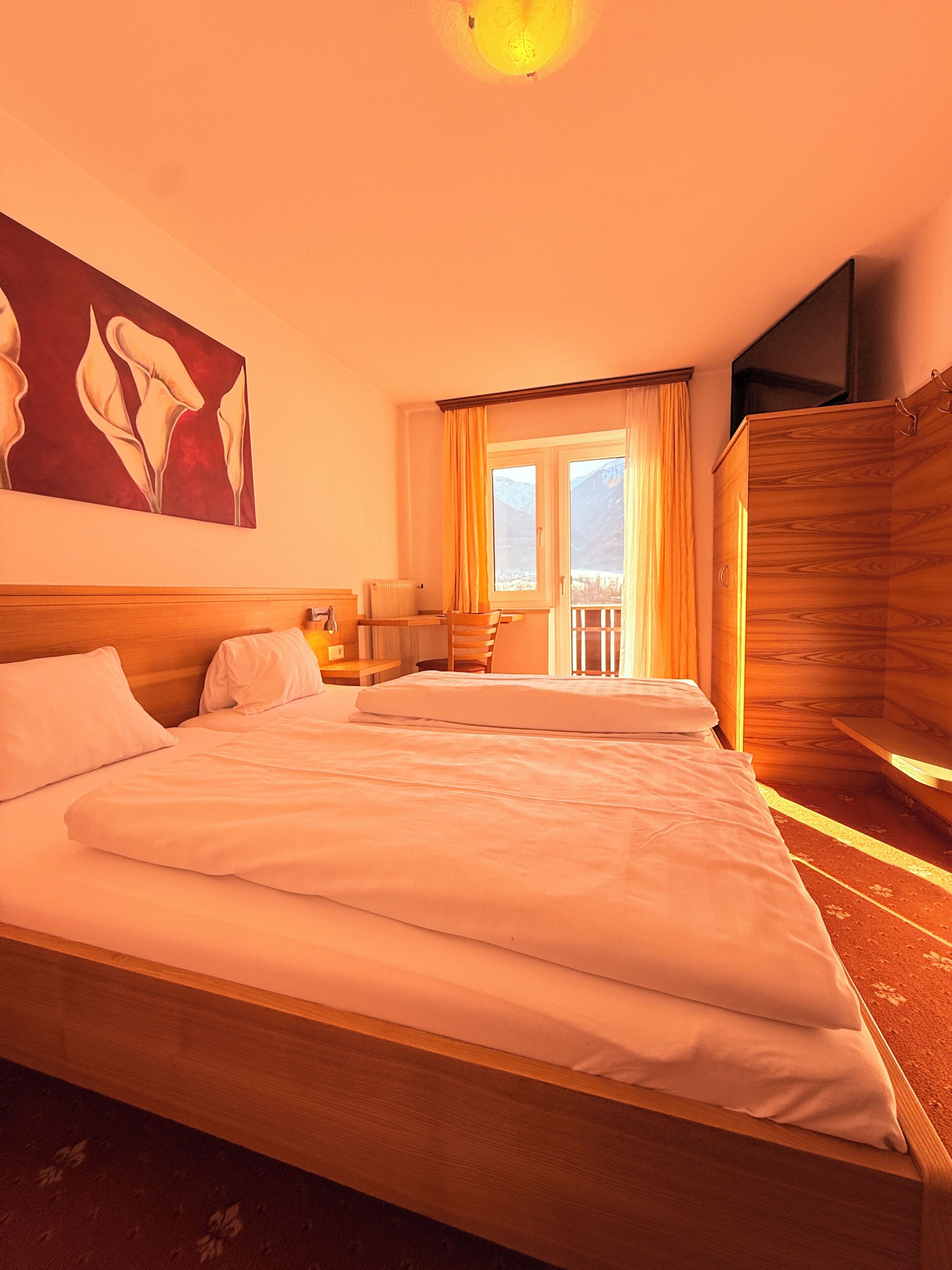 Habitación Confort doble, 1 habitación, balcón, vistas a la montaña | Escritorio y wifi gratis