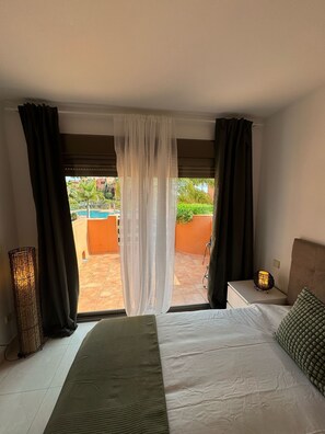 2 عدّة غرف نوم ومكواة/لوح كي وواي فاي وملاءات أسرّة