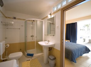Appartement (Two Bedroom apartment (Ines)) | Salle de bain | Serviettes fournies