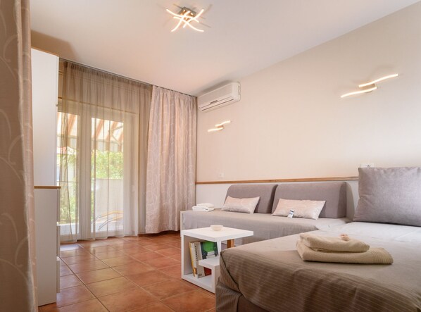 Apartment (One Bedroom Apartment (Anna)) | 6 bedrooms, cribs/infant beds