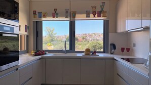 Villa, sjøutsikt | Eget kjøkken