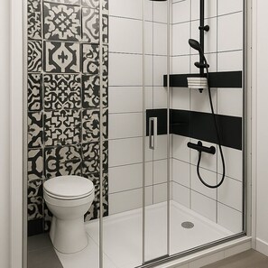 Douche, serviettes fournies, papier toilette