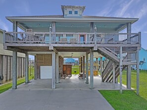 Exterior - Abigail's House, 3 bedroom 2 bath home sleeps10. A short stroll to the beach. (Crystal Beach)