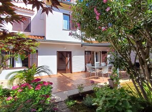 House (Holiday Home Apartments Alba) | Terrace/patio - Sunny Street Holiday Home (Rovinj)