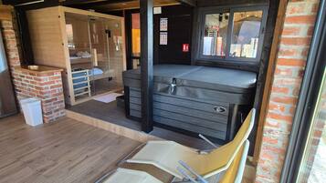 Indoor spa tub