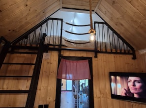 Hus (Countryside Holiday Home Marko) | Oppholdsrom | En 32-tommers Flatskjerm-TV med Parabol-TV