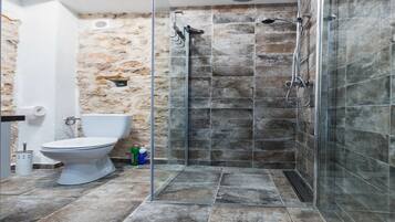 House (Charming Retreat with Lush Garden, BB) | Bathroom | Shower, towels