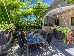 House (Charming Retreat with Lush Garden, BB) | Exterior