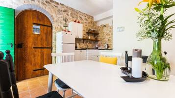 House (Charming Retreat with Lush Garden, BB) | Private kitchen | Fridge