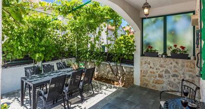 Charming Retreat With Lush Garden, BBQ & Sunlit Terrace Near Bibinje Beaches