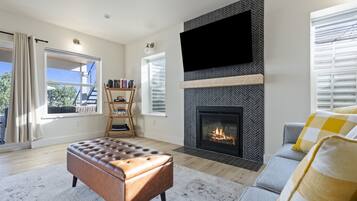 Smart TV, fireplace, video games, table tennis
