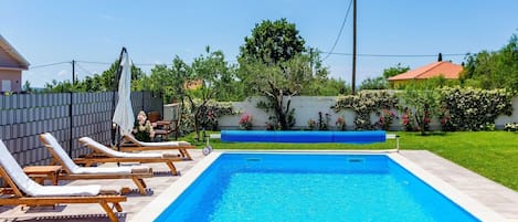 House (Two Bedroom Holiday Home) | Pool