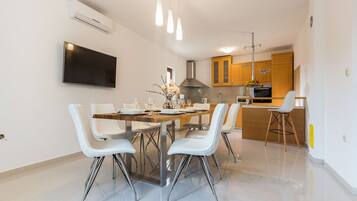 Villa (Four Bedroom Villa) | Dining room