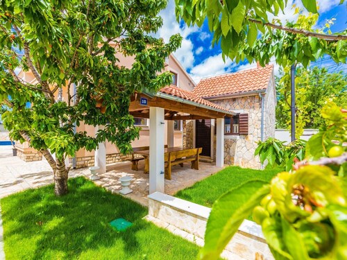 Modern Escape With Private Pool, Sauna, Game Room & Bbq, Near Zadar