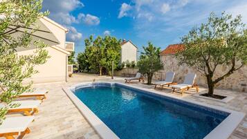 Villa (Four Bedroom Villa) | Pool
