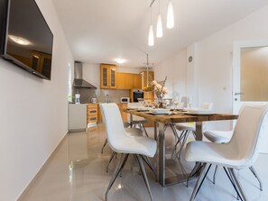 Villa (Four Bedroom Villa) | Dining room