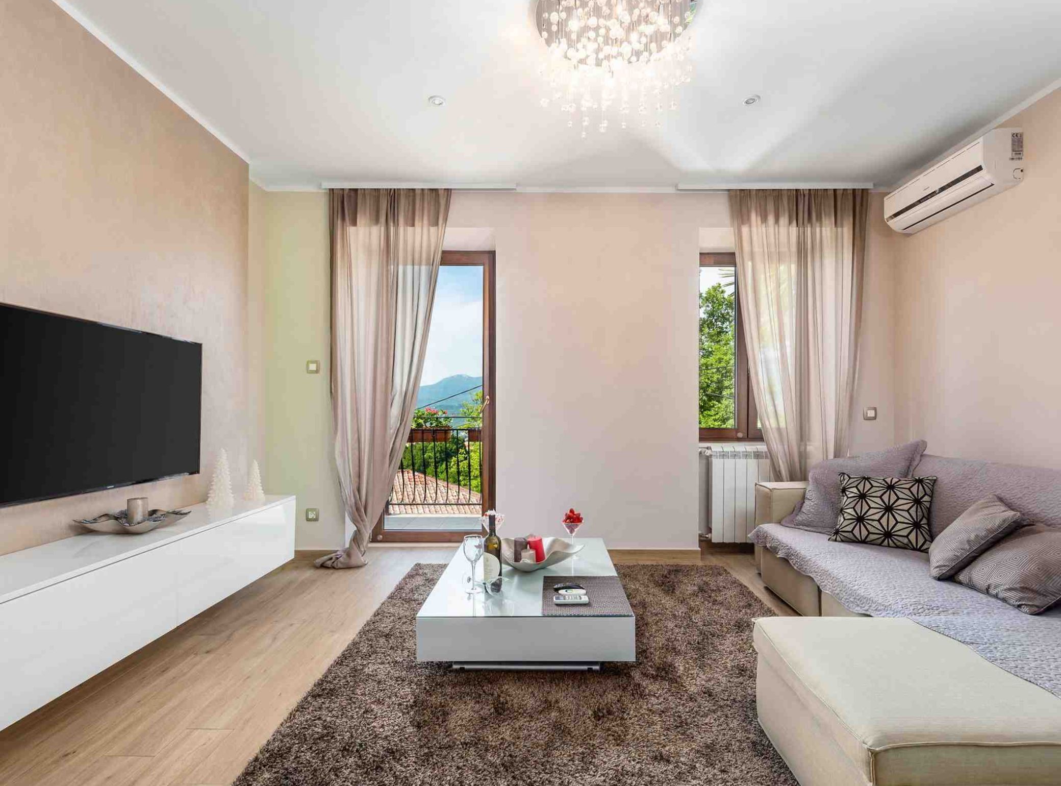 Apartment (One Bedroom Apartment (Romantic)) | Living room | 32-inch flat-screen TV with satellite channels