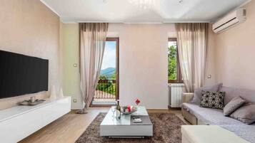 Apartment (One Bedroom Apartment (Romantic)) | Living room | 32-inch flat-screen TV with satellite channels