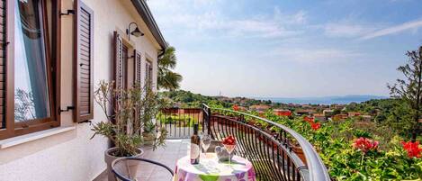 Apartment (One Bedroom Apartment (Romantic)) | Balcony