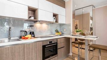 Căn hộ (One Bedroom Apartment (Romantic)) | Bếp riêng | Tủ lạnh