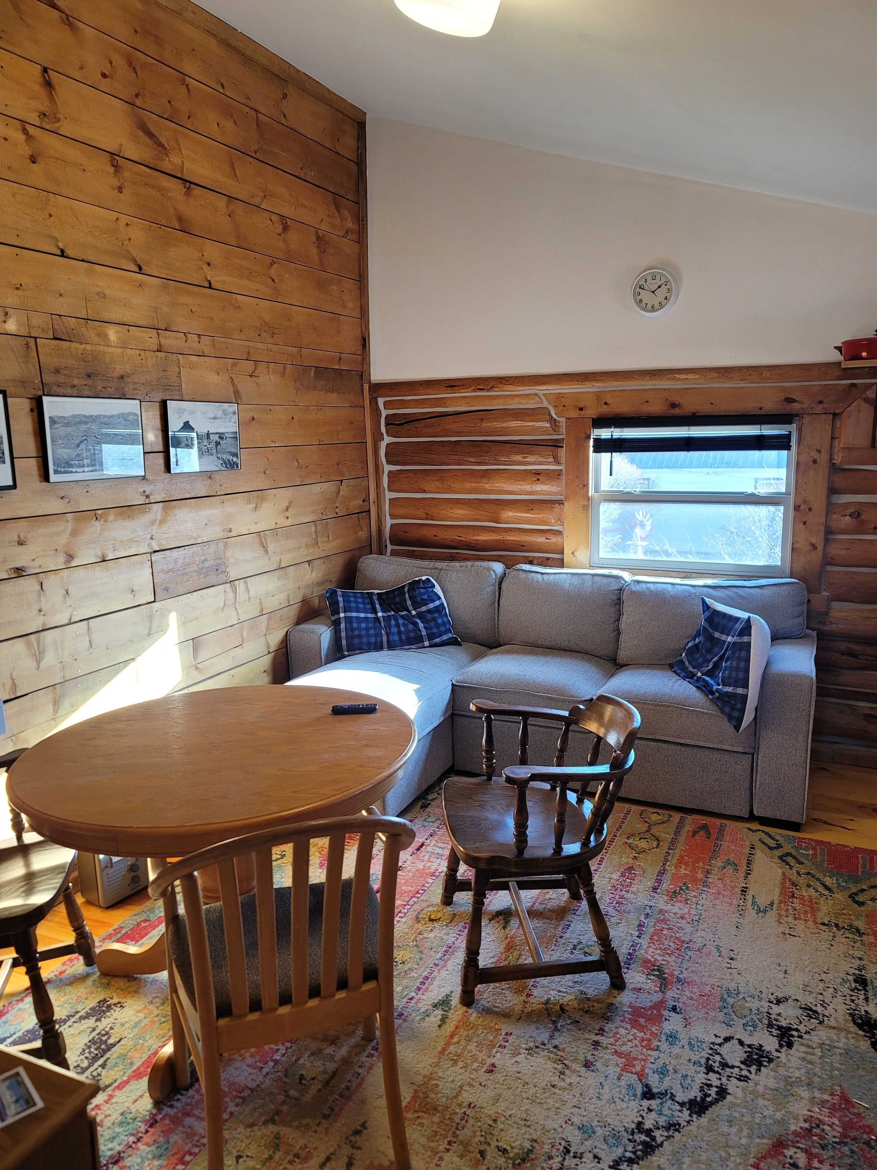 Comfort Suite, Balcony, Mountain View | In-room dining