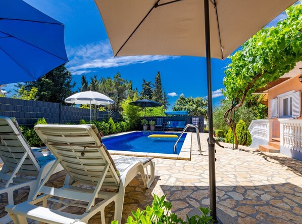 House (Two Bedroom Holiday Home) | Outdoor pool - Relaxing Zadar Hideaway With Seasonal Pool & Seaside Charm (Zadar)