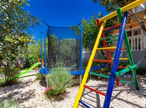 Ferienhaus (Two Bedroom Holiday Home) | Außen-Kinderspielplatz