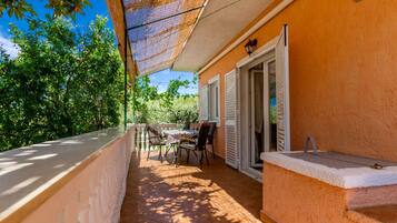 House (Two Bedroom Holiday Home) | Balcony