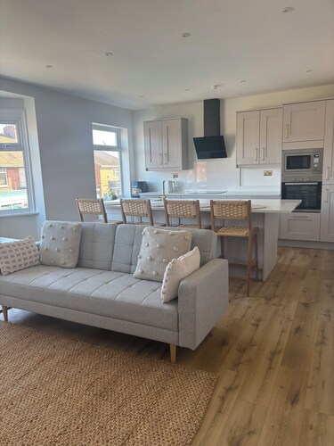 Charming 3-bedroom apartment with WiFi in Cullercoats