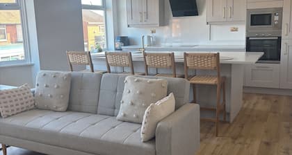Charming 3-bedroom apartment with WiFi in Cullercoats