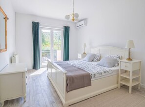 Villa (Villa With Pool) | 2 bedrooms, cribs/infant beds - Apartment Villa Troskot (Pirovac)