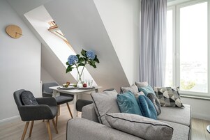 Decoración personalizada, tabla de planchar con plancha y wifi gratis 