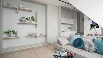 Didekorasi berbeda-beda, setrika/meja setrika, dan Wi-Fi gratis