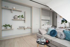 Decoración personalizada, tabla de planchar con plancha y wifi gratis 