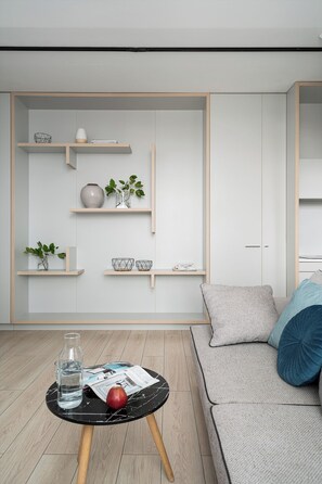Suite estudio Deluxe | Decoración personalizada, tabla de planchar con plancha y wifi gratis 