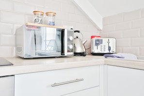 Refrigerador, microondas, horno, placa de cocina