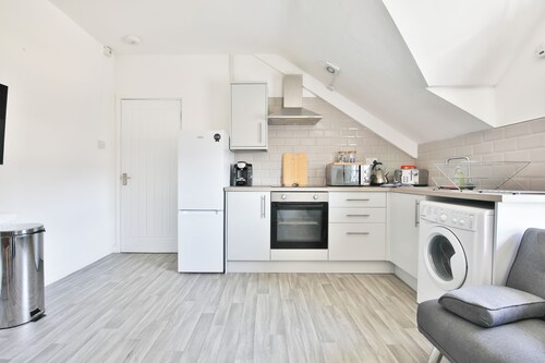 1 Bed Flat Near Cardiff City Centre