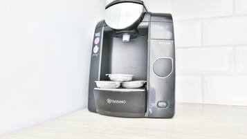 Comfort Apartment, 1 King Bed with Sofa bed | Private kitchen | Fridge, microwave, oven, stovetop