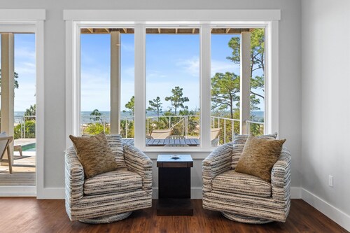 Cocoplum: Beachfront, Private Pool, Pet Friendly
