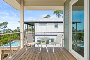 Outdoor dining - Cocoplum: 4th of July week now available as a Friday or Saturday check in! (Indian Pass)