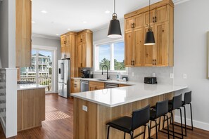 Køleskab, mikrobølgeovn, ovn, kogeplade