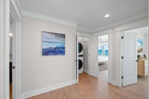 6 عدّة غرف نوم ومكواة/لوح كي وواي فاي مجانًا وملاءات أسرّة