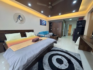2 bedrooms, desk, iron/ironing board, free WiFi - 
Xanadu, Rajarhat, New Town, kolkata Airport, CC2 (Kolkata)