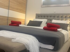 Apartment (One Bedroom Apartment 3) | 8 bilik tidur, katil bayi/kot (surcaj), Wi-fi percuma