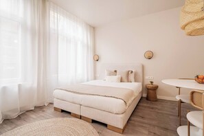1 bedroom, WiFi, bed sheets - Bohemian - Chic Renovated Studio (Antwerp)