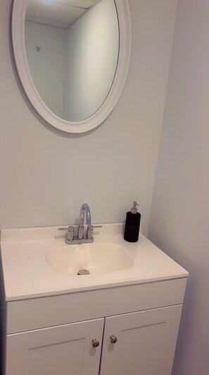 Douche, savon, papier toilette