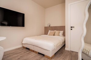 1 bedroom, WiFi, bed sheets - Wellness - Chic Renovated Studio (Antwerp)