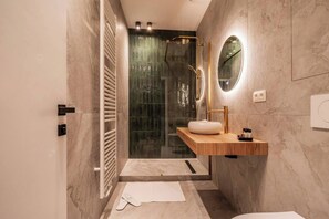 Hair dryer, towels, soap, toilet paper - Travel - Chic & Renovated Studio (Antwerp)