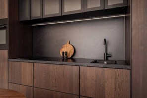 冰箱、烤箱、炉灶、厨具/餐具
